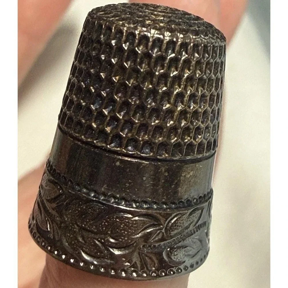 Waite Thresher Ornate Sterling Silver Scrolling Vines Thimble w H B Lund Box